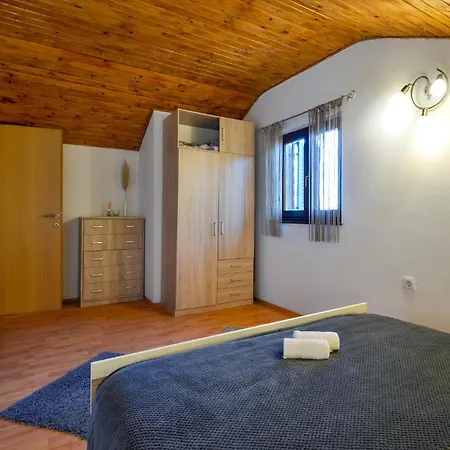 2 Bedroom Gorgeous Home In Gornje Stative Exterior photo