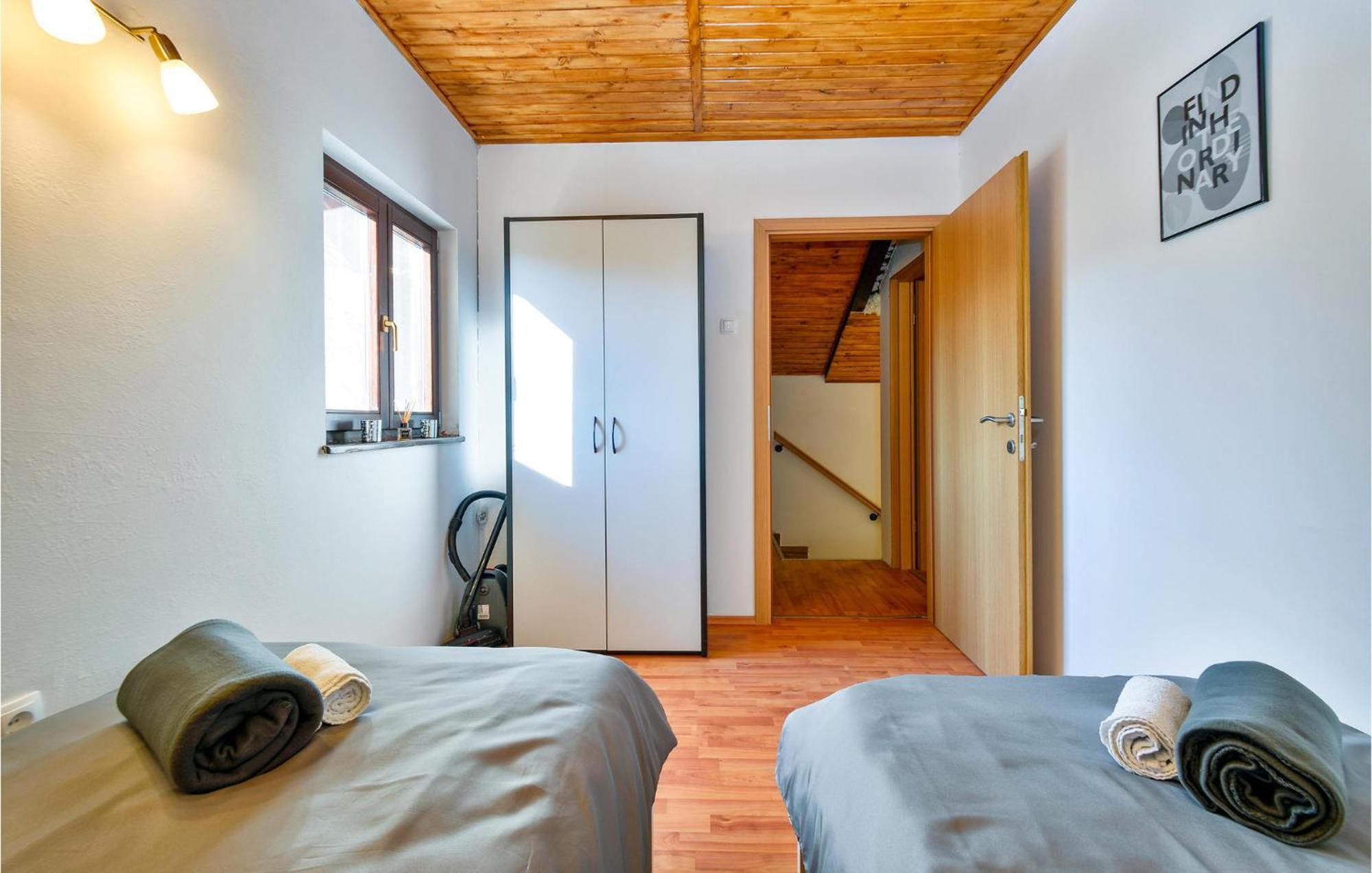 2 Bedroom Gorgeous In Holiday home *