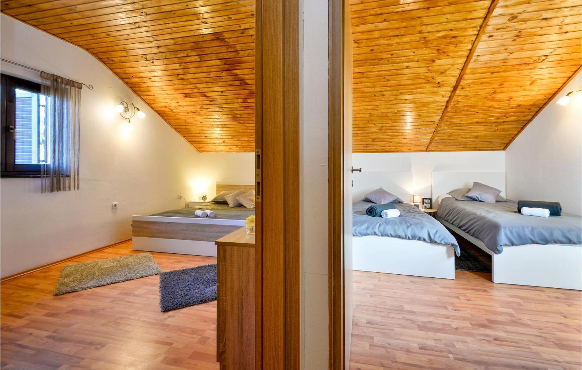 2 Bedroom Gorgeous In Holiday home